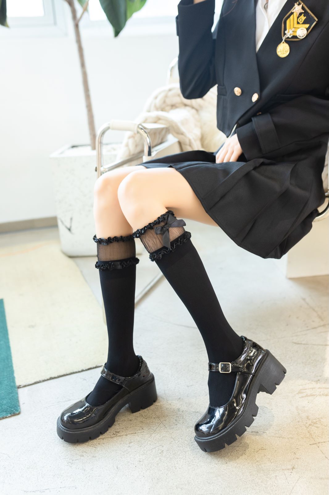 春 花边中筒袜蝴蝶结白色天鹅绒jk日系薄款学院风小腿袜女