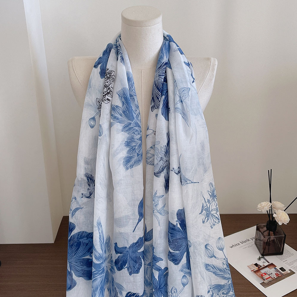 气质高雅蓝色花卉棉麻围巾流苏挂穗披肩春夏季旅游拍照防晒纱巾女
