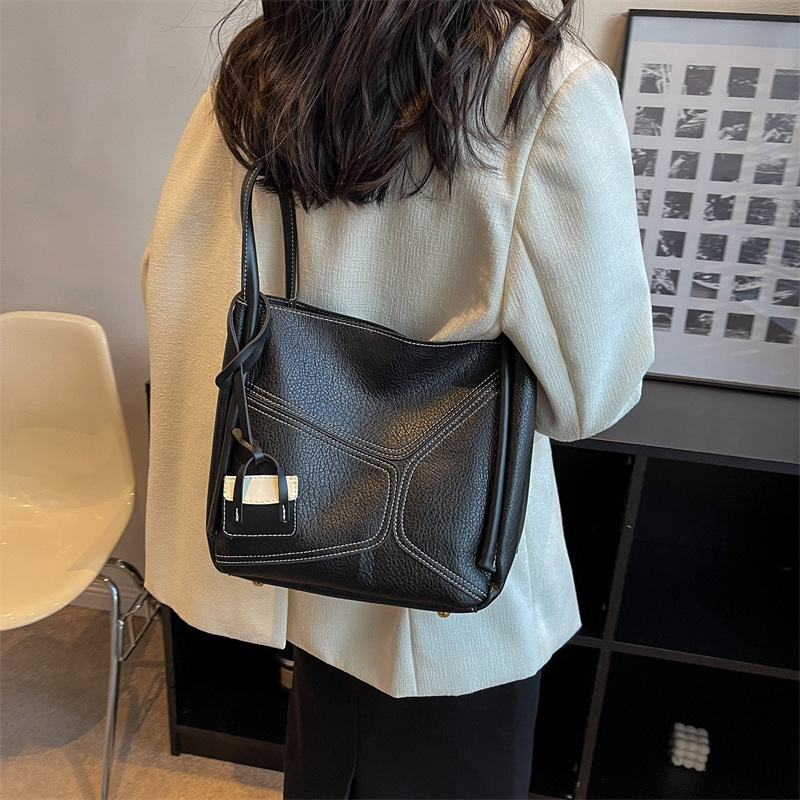 Large Capacity Bag for Women 2022 Autumn and Winter New Commuter Fashion Shoulder Bag Special-Interest Design Retro Handbag