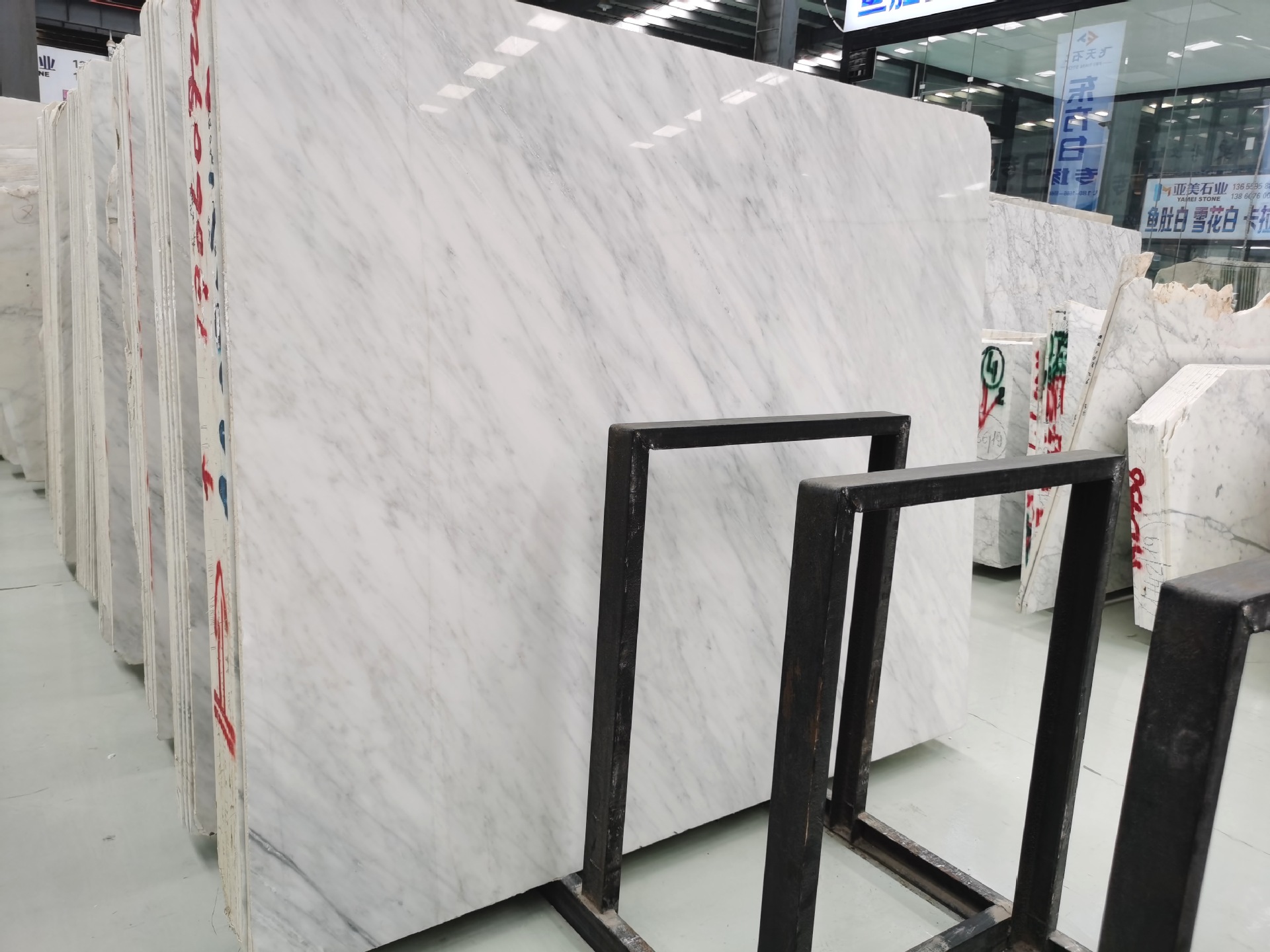 雕刻白大理石墙身造型家装工程案例东方白大理石直销专业实力大厂