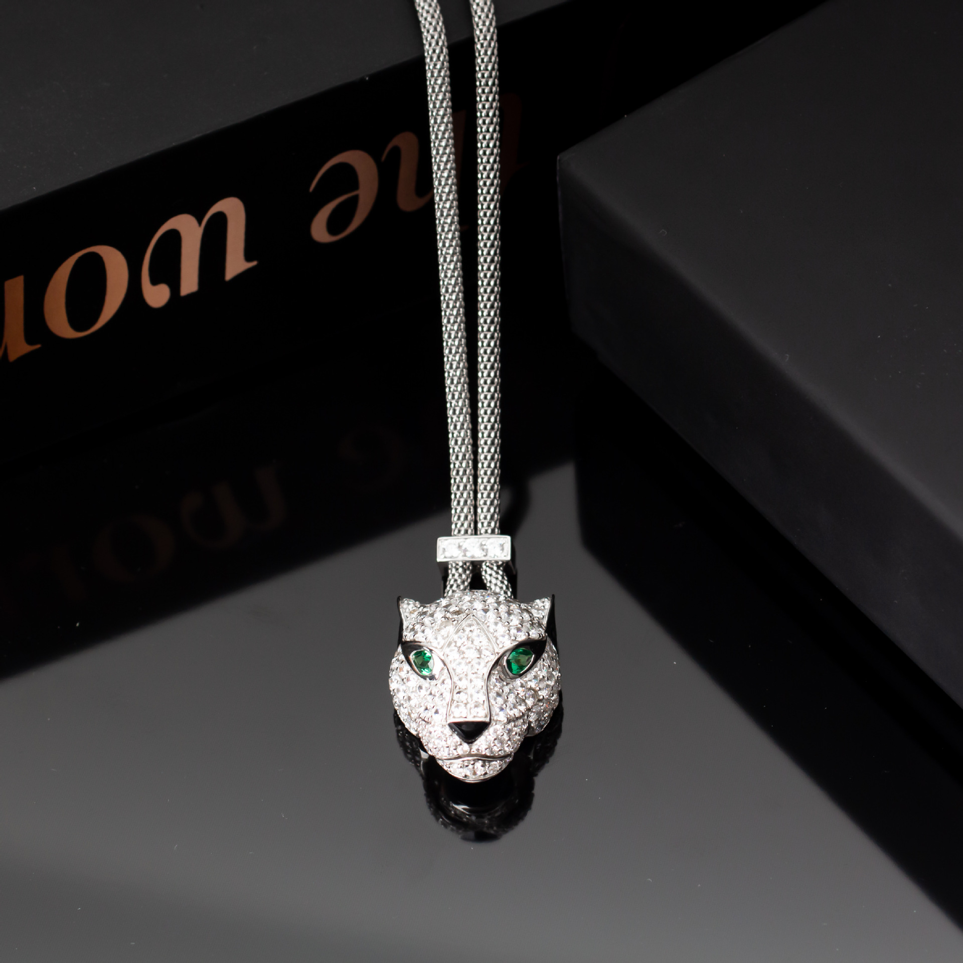 欧美风气质祖母绿镶钻豹子头项链夸张潮男长款霸气男女同款银链