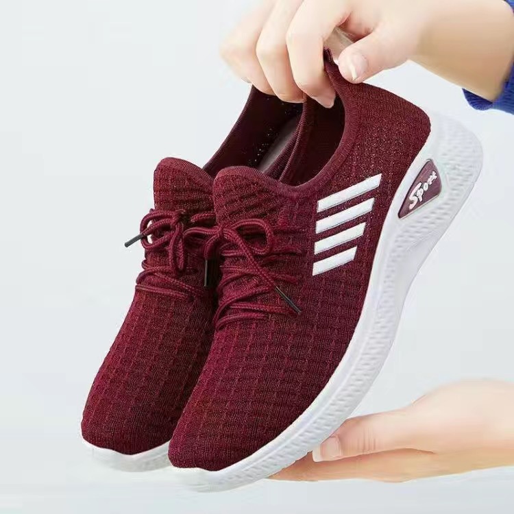 2023 New Flying Woven Women's Sneaker Spring and Summer Soft Bottom Casual Mom Shoes Mesh Low-Top Running Student Shoes