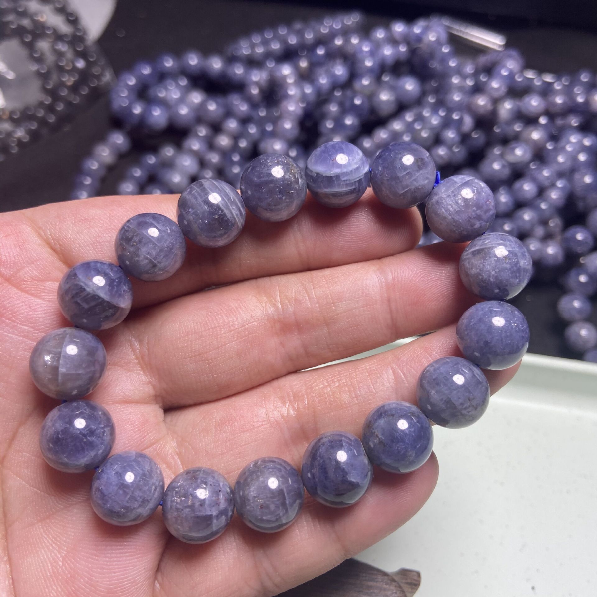 血滴堇青石手串天然坦桑石圆珠单圈个性手链饰品佩饰工厂直播批发