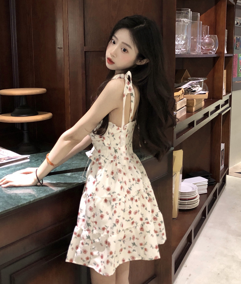 抹胸碎花吊带连衣裙图片