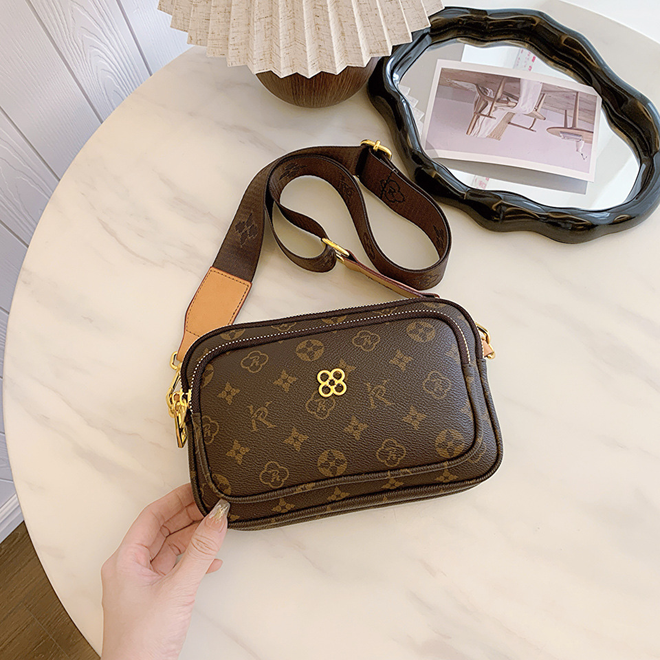 2024 New Affordable Luxury Fashion Mobile Phone Bag Casual Simple Printed Small Square Bag Shoulder Messenger Bag Small Bag