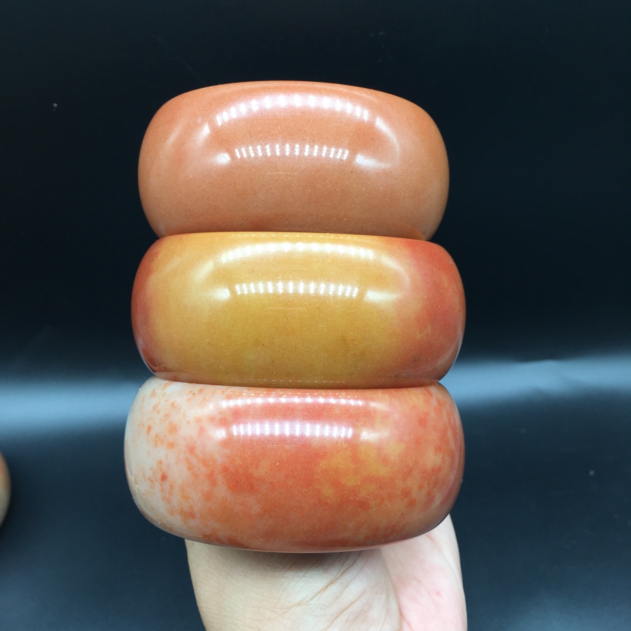 新疆戈壁料天然佘太红籽料加宽轮胎佘太红玉手镯女款饰品