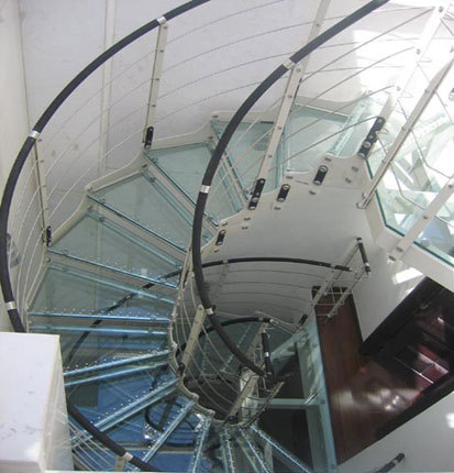 佛山尚步梯业 钢结构楼梯不锈钢钢化玻璃旋转楼梯 不锈钢立柱