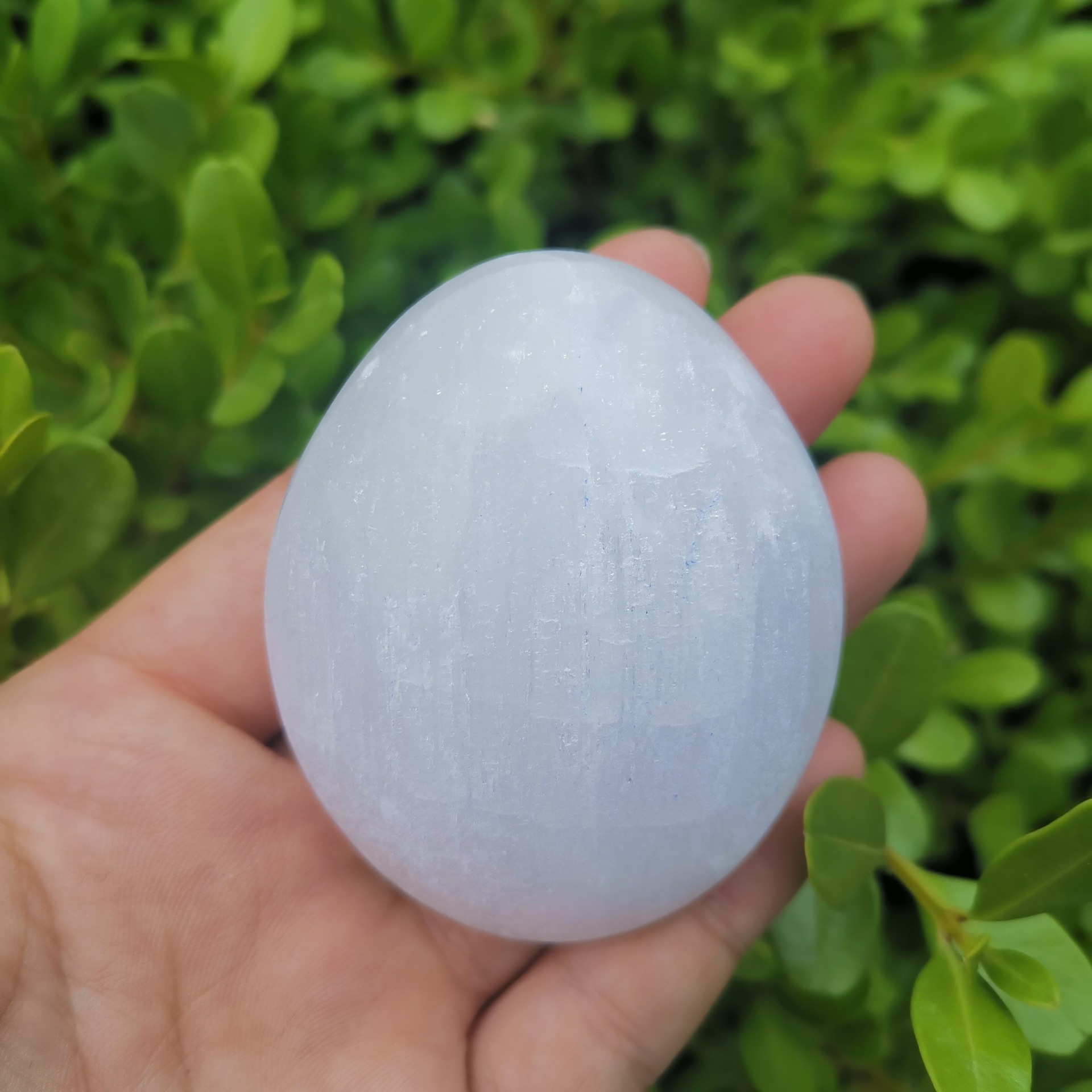 天然透石膏掌心石 亚硝酸盐石膏心椭圆形 把玩摆件石膏批发