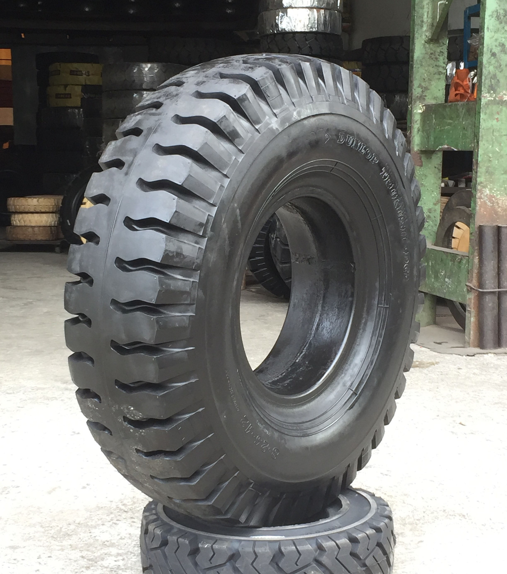 25-15 叉车实心轮胎 抗刺扎耐撕裂-阿里巴巴