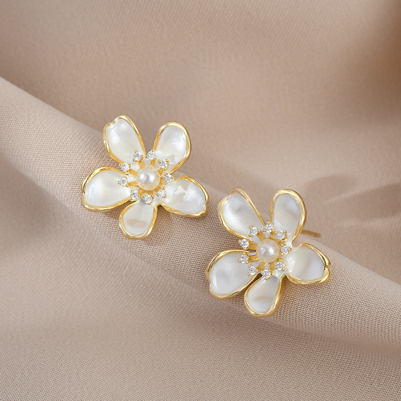Sterling Silver Needle Korean Dongdaemun Elegant Stud Earrings for Women Niche Design Camellia Earrings Autumn and Winter Pearl Earrings
