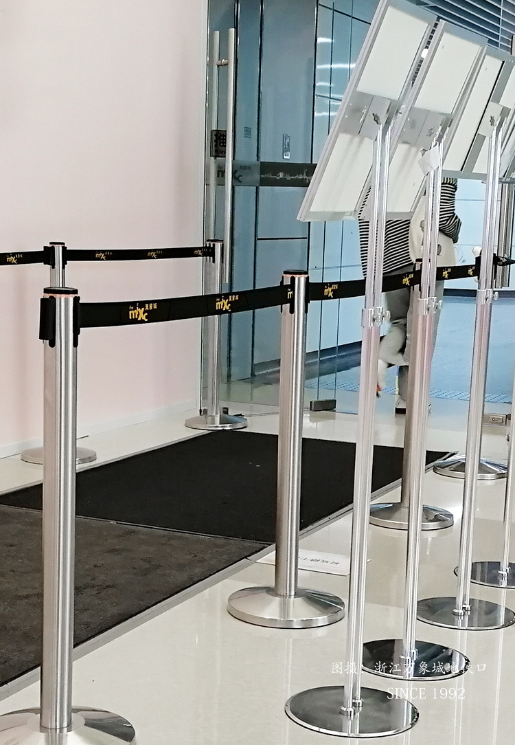 金柯批发一米线伸缩隔离带栏杆座警戒线不锈钢围栏排队可定制logo