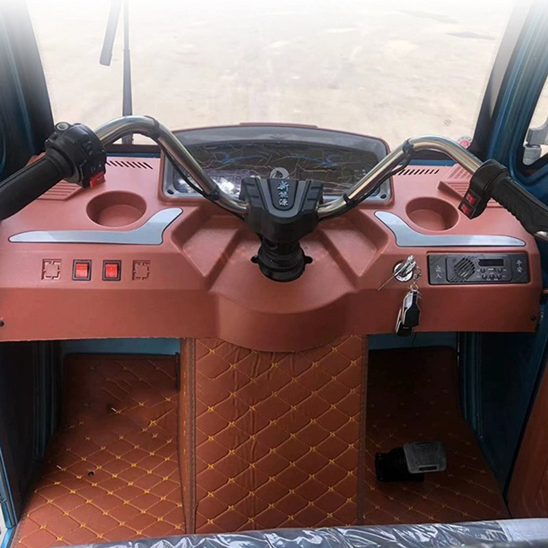 半封闭双排电动三轮车带棚载重电瓶车厂供载货拉货成人电动车 图片