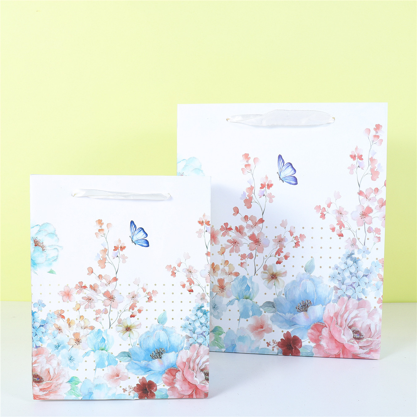 Foreign Trade Dusting Powder Craft Mother's Day Paper White Card Handbag Flowers Valentine's Day Gift in Return Bag in Stock Wholesale