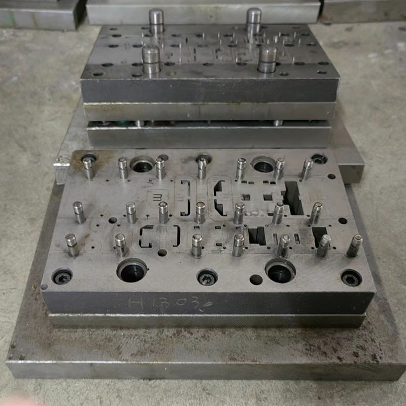 【快速模具】东莞凤岗厂家精密五金弹片cr12材质高速冲压模具