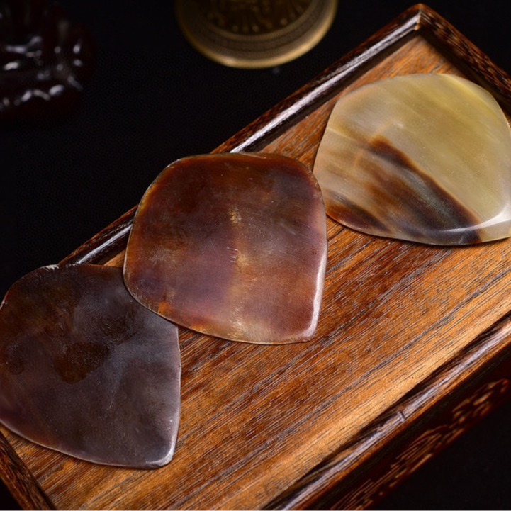 仿真穿山甲鳞片刮痧板牛角制品吊坠手把件精仿一比一20g左右-阿里巴巴