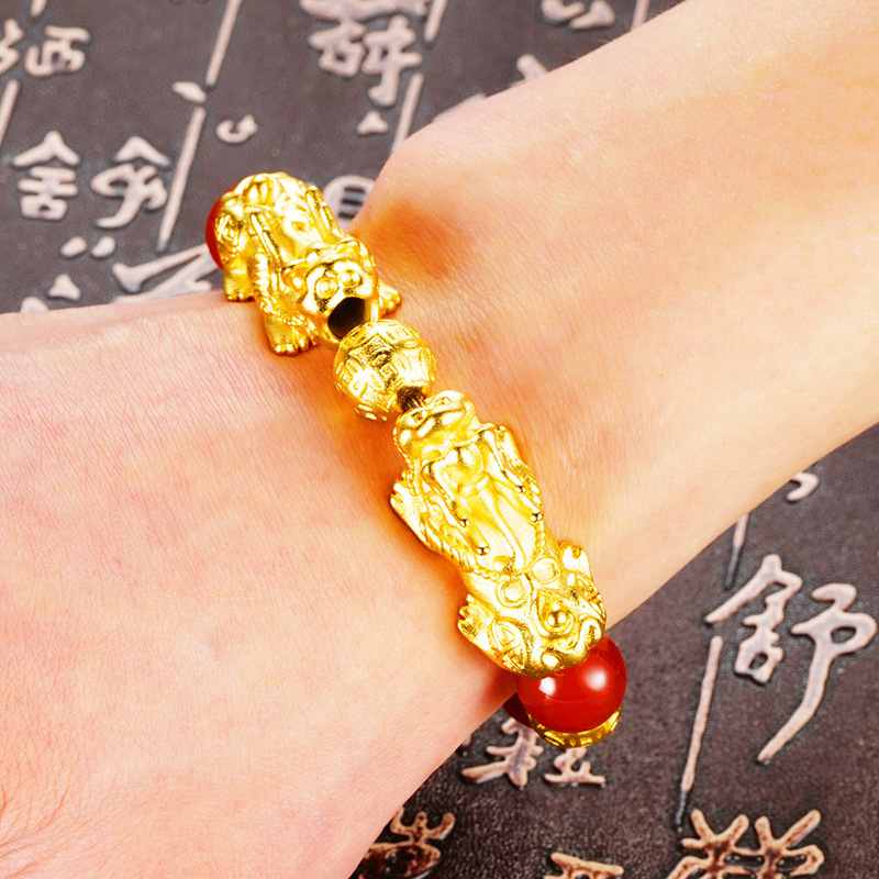 红玛瑙网红直播貔貅手链 绒沙金仿黄金本命年磨砂珠手串-阿里巴巴
