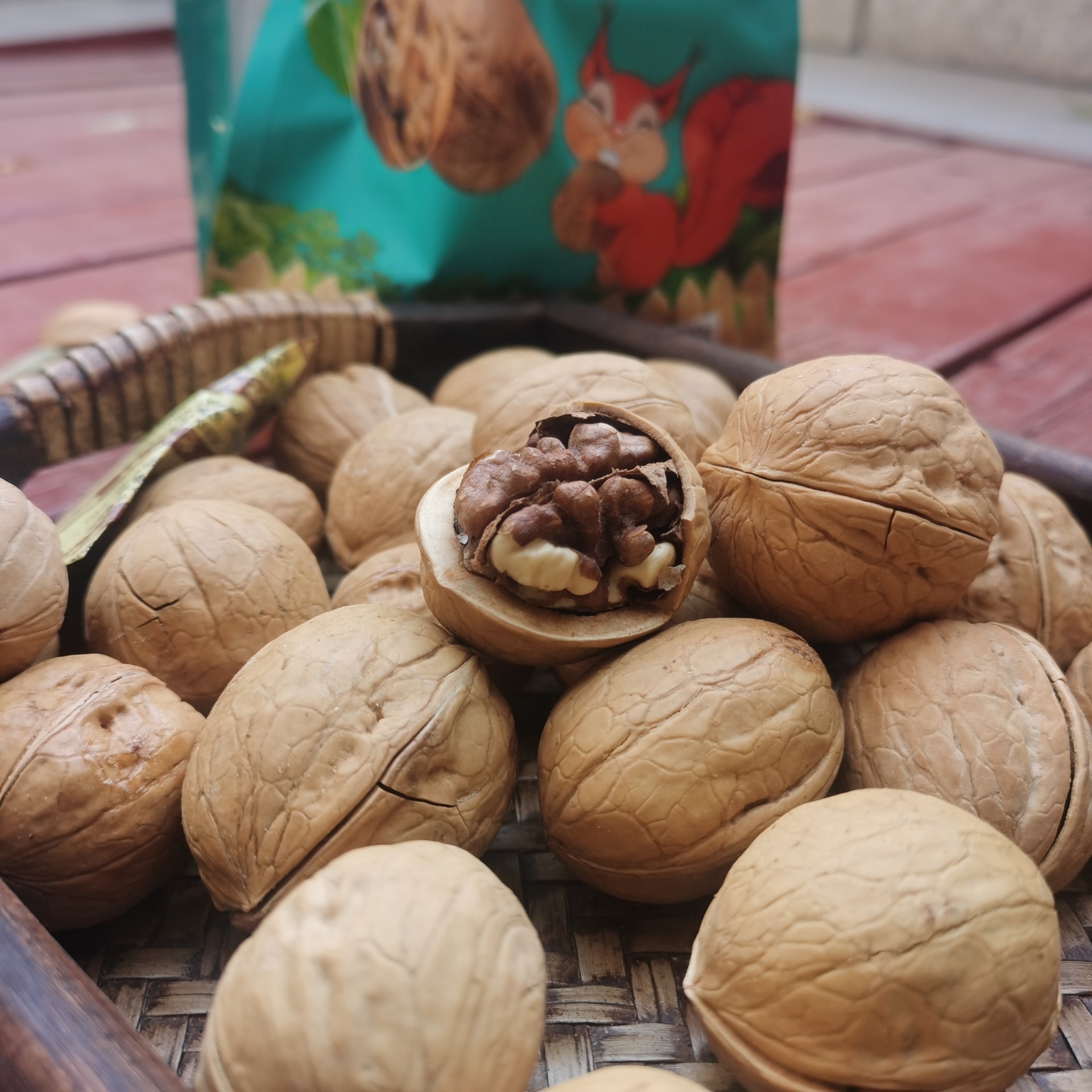 批发500克袋装手剥烤核桃 草本味皮薄仁厚味香浓郁薄皮核桃-阿里巴巴