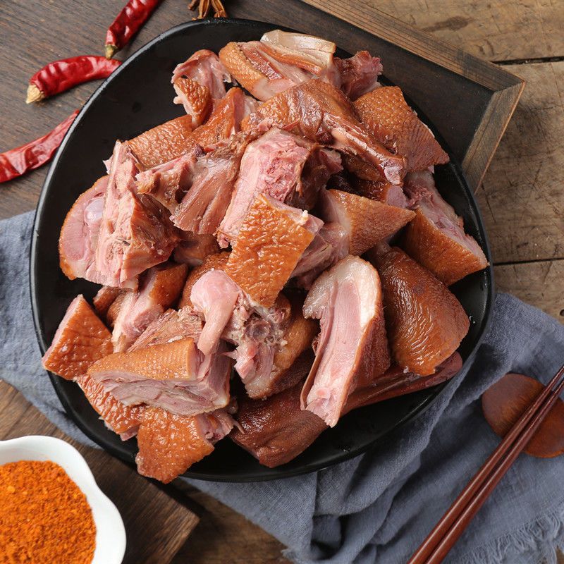 四川特产烟熏樟茶鸭 卤鸭茶香板鸭九尺藤椒冷冻熟食650克每只