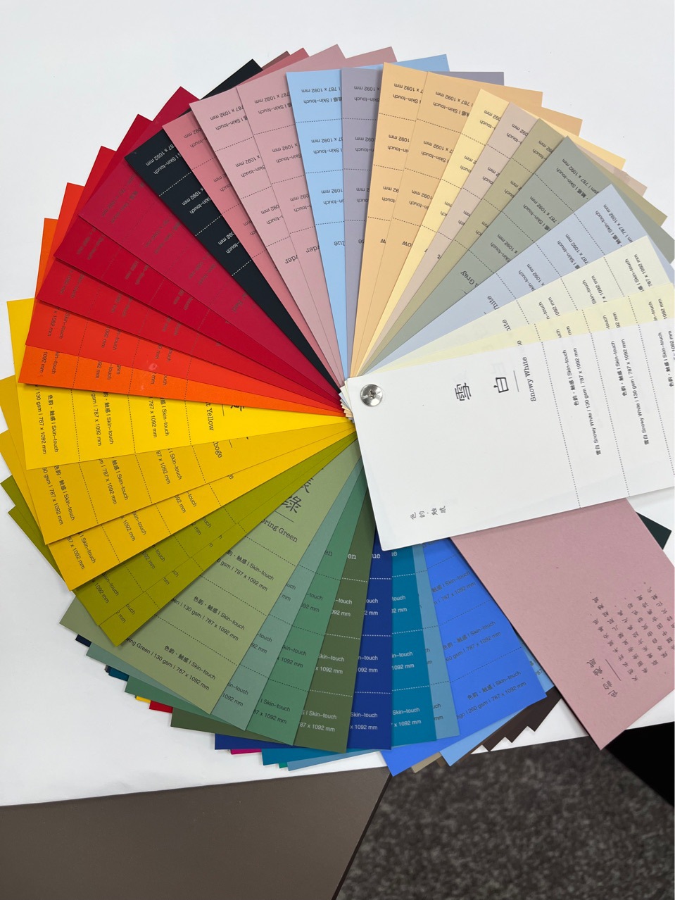 现货直销触感特种纸 平面艺术纸珠光触感仿手印设计高端时尚潮流