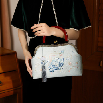 精美绣花手提包  中国风旗袍宴会汉服手提包  白色绣花手拿包现货