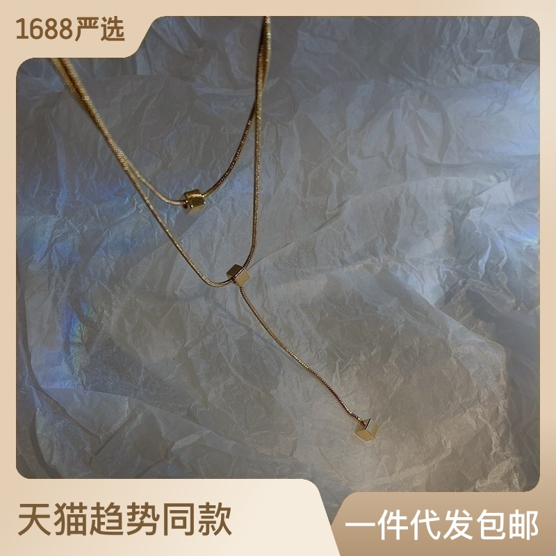 2022 new double-layer necklace female personality special interest light luxury clavicle chain net red fashion design cold style pendant