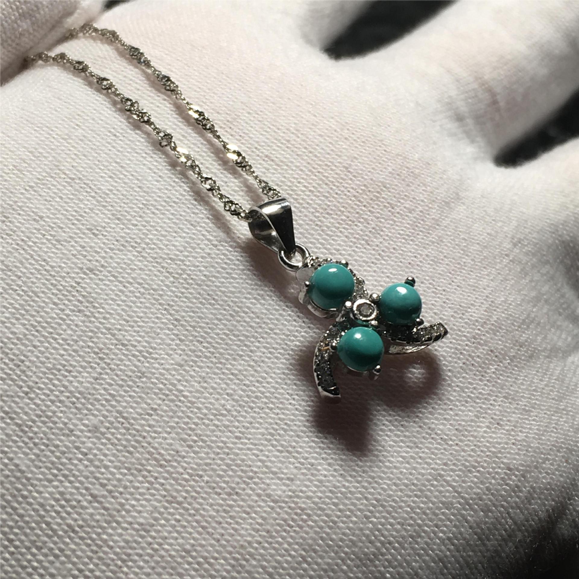 01 kg精品原矿湖北绿松石新款吊坠品质如图 s925银镶嵌 款式佩戴效果