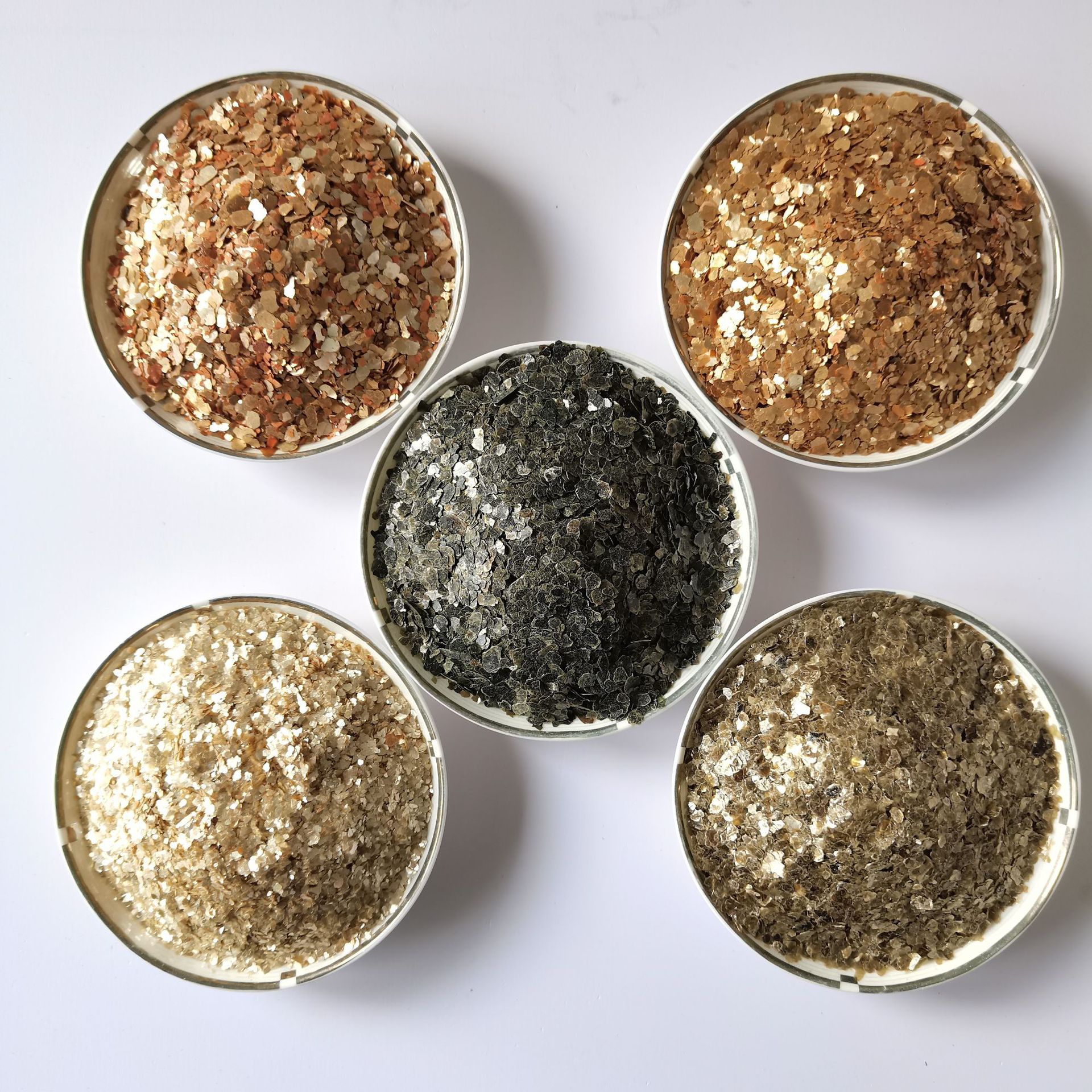 厂家直销美甲发亮云母片彩色复合岩片真石漆内外墙美甲用云母岩片