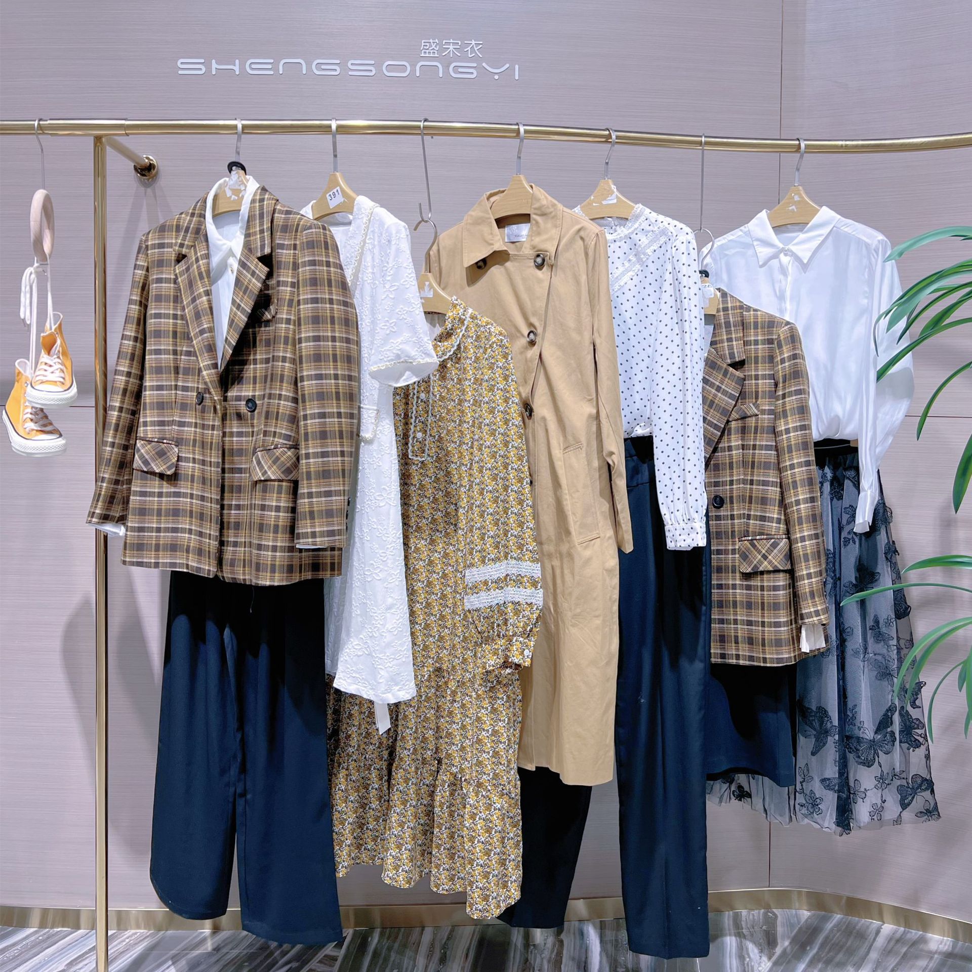 爱依服秋季新款外套品牌折扣女装尾货库存实体店直播走份批发货源
