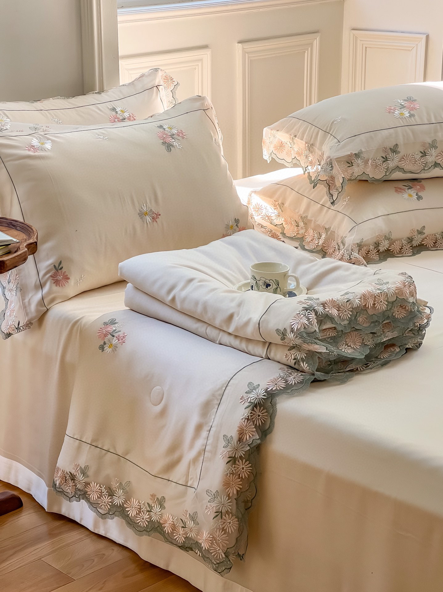 兰精天丝绣花蕾丝花边法式唯美被子夏凉被空调被批发可机洗四件套