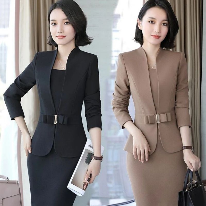 中年女西装正装