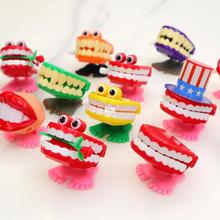 儿童创意礼物上链发条玩具跳跳牙搞笑整蛊牙齿口腔玩具幼儿园奖品