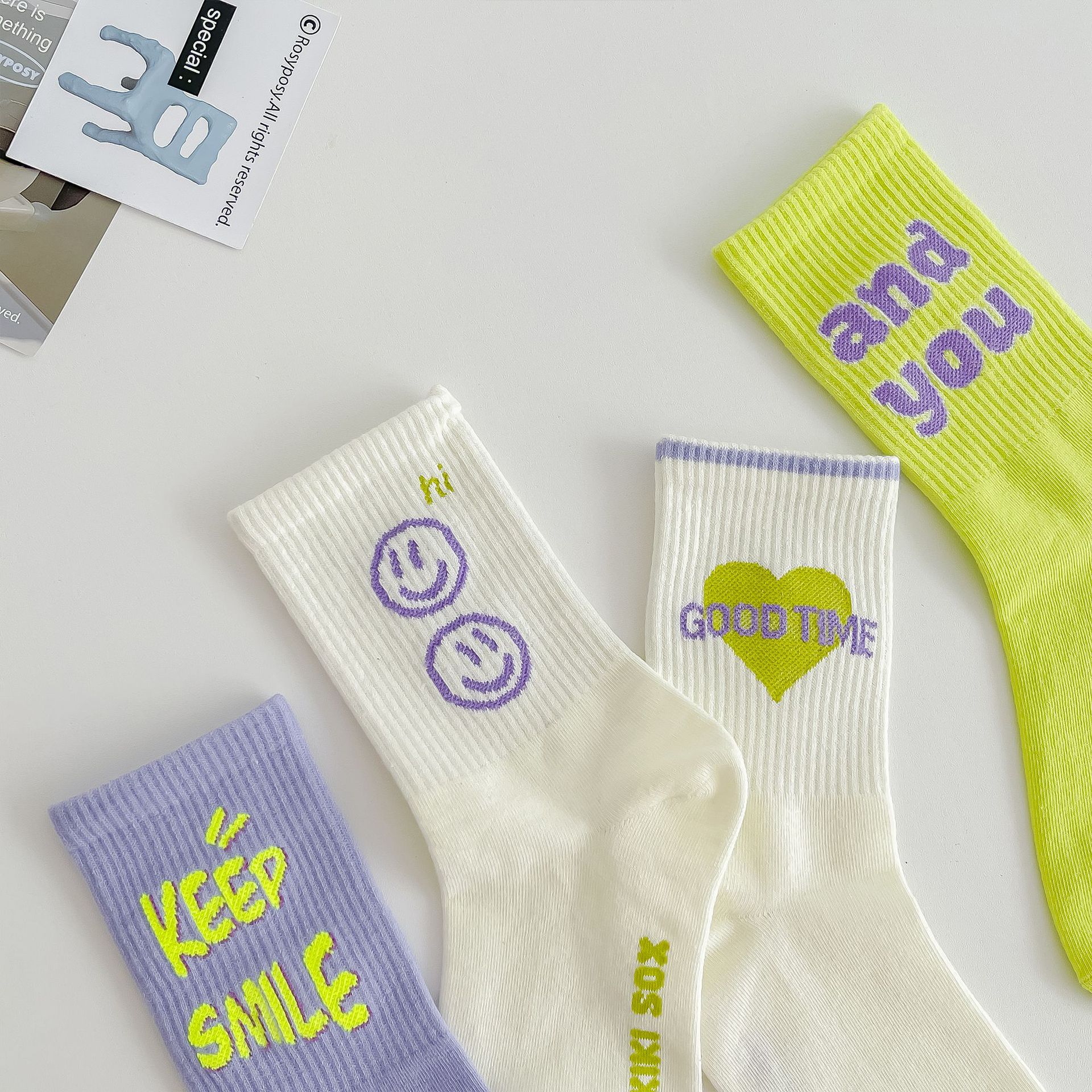 新款ins潮韩版袜子女中筒袜时尚百搭学院风字母长袜甜美日系笑脸