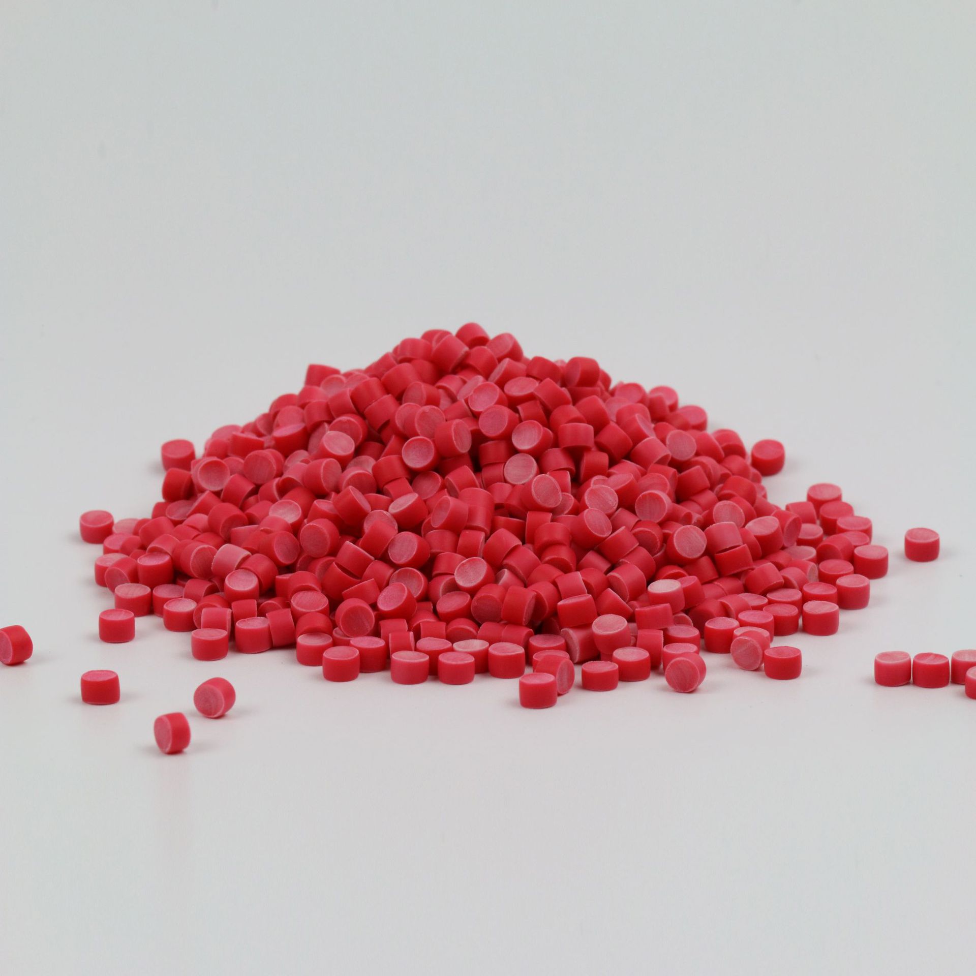 pvc硬质挤出颗粒 塑料异型粒子 pvc粒子 pvc红色硬质颗粒