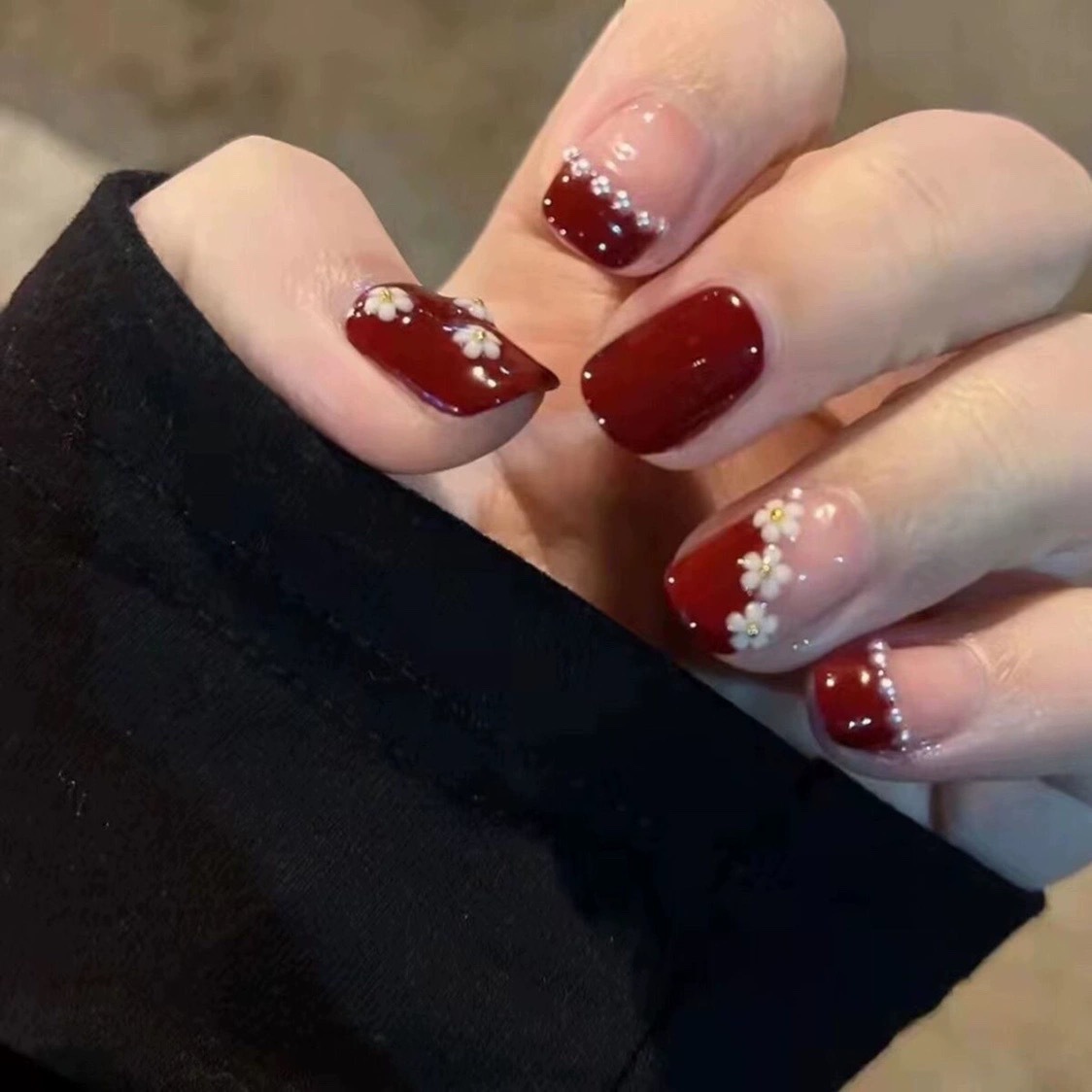 纯手工穿戴甲光疗甲新娘孕妇假指甲酒红法式五瓣花美甲成品贴片