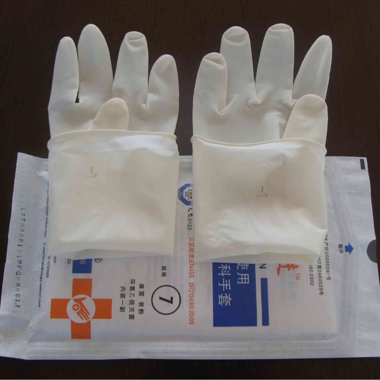 一次性医用外科橡胶乳胶手套加厚独立包装折叠灭菌手术无粉批发