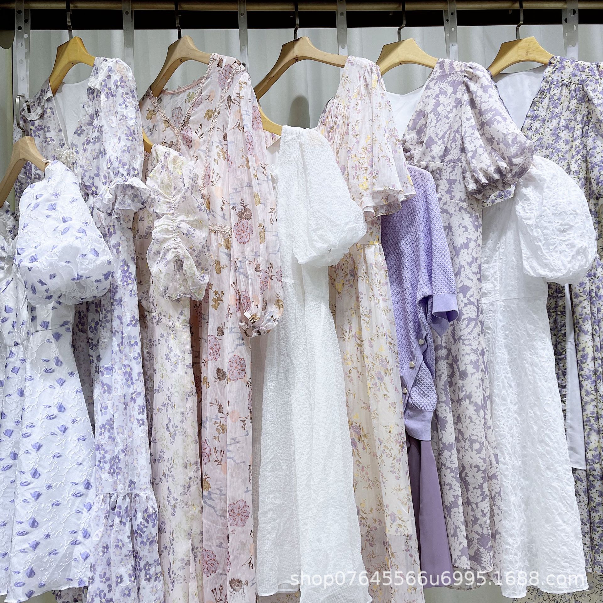 品牌撤柜折扣女装连衣裙批发工厂尾单杂款批发清货衣服一手货源