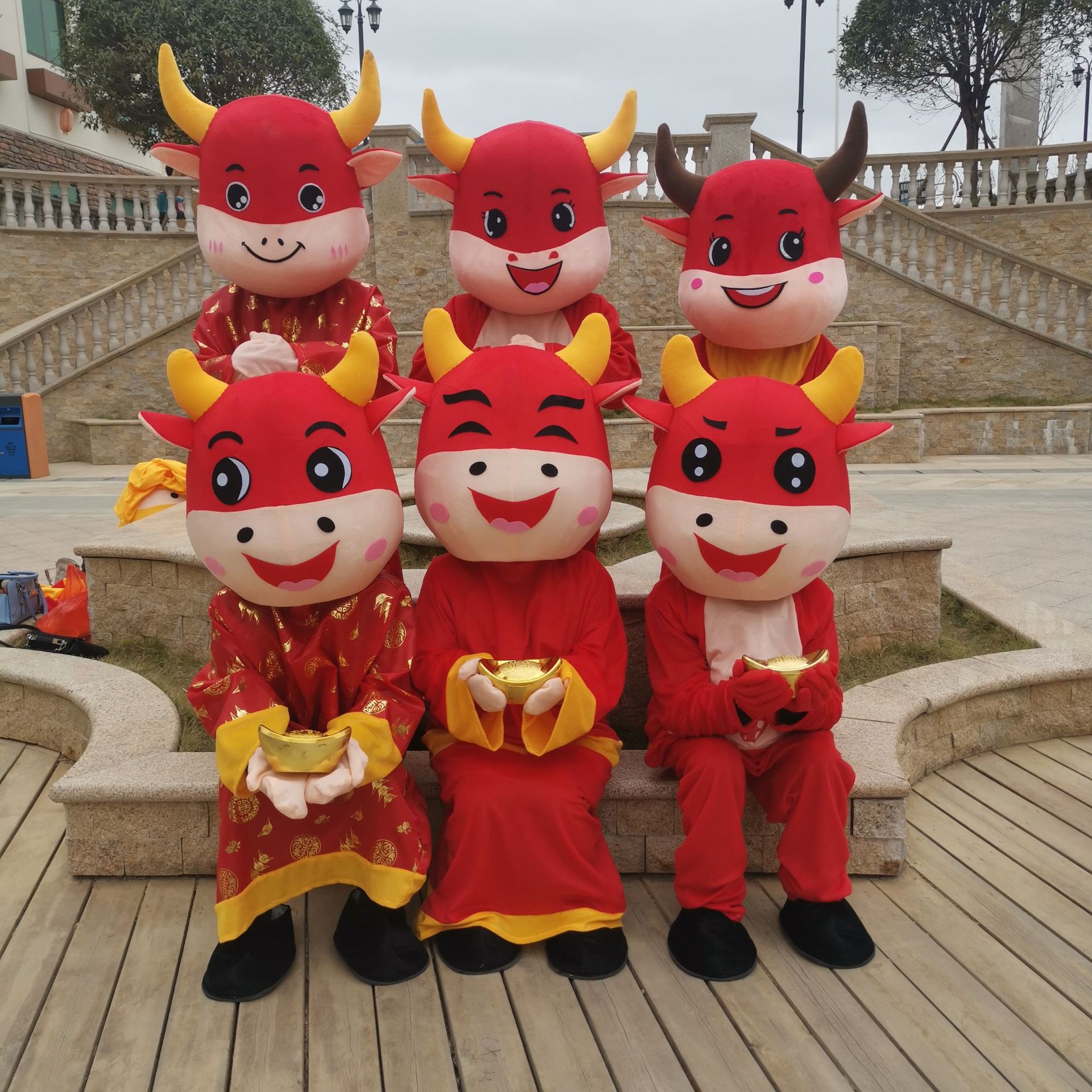 牛年财神爷卡通人偶服福禄寿喜财神行走道具牛年吉祥物年会演出服