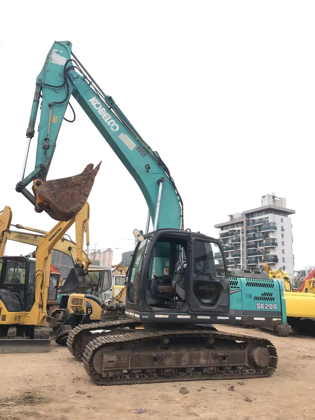 外贸低价出售神钢sk200-6挖机,日产原装,九成新kobelco挖机