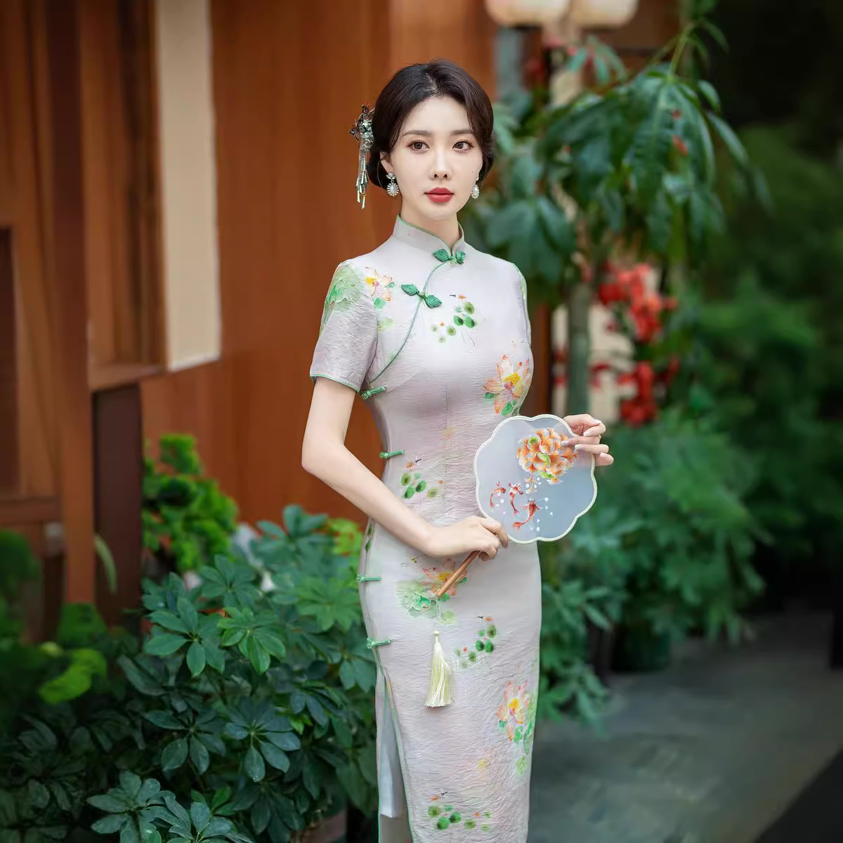 2024春夏新款侧八扣天丝麻双层文艺荷叶莲莲印花气质日常中长旗袍