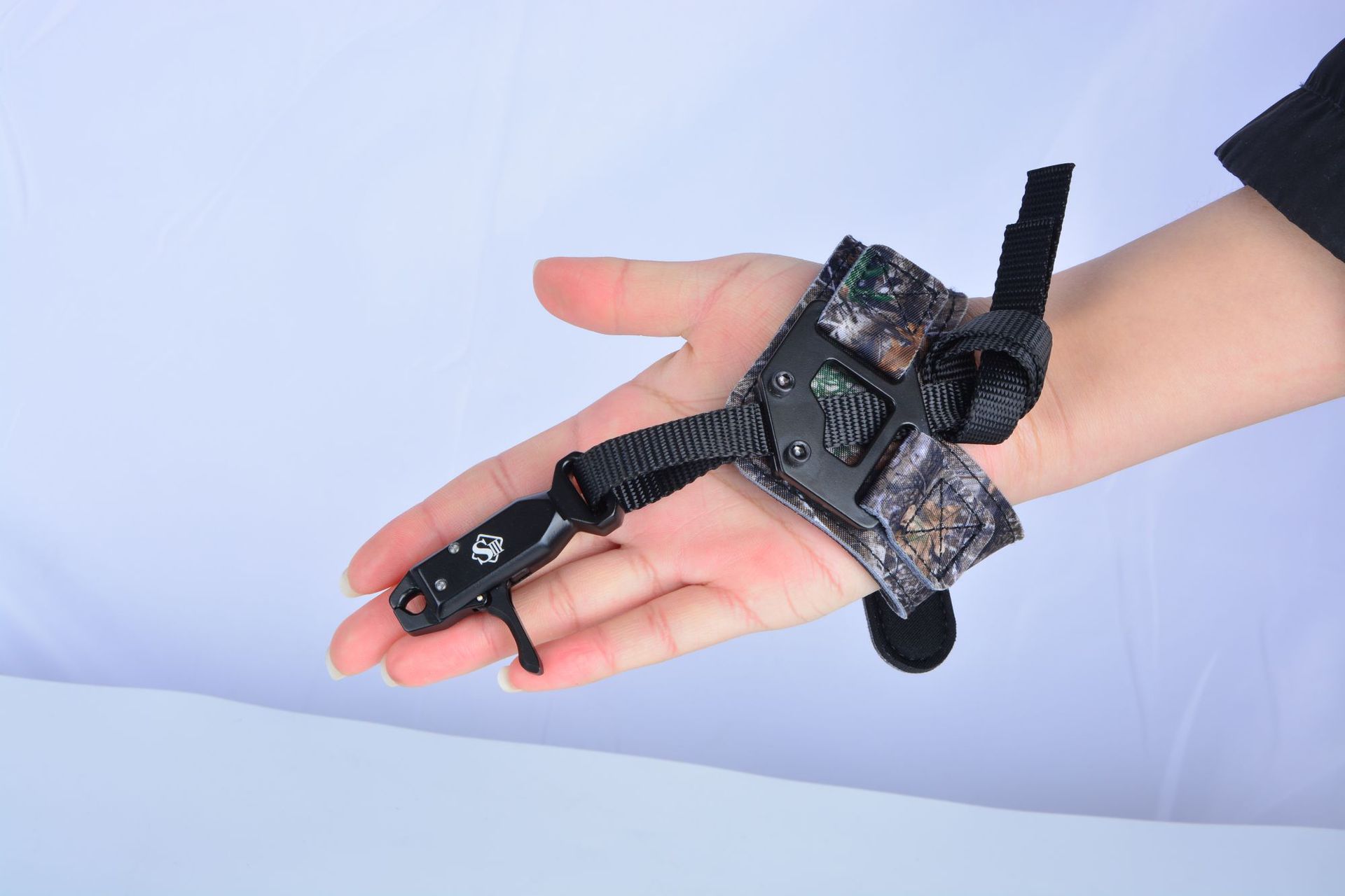 弓箭撒放器 弓箭射箭器材配件 复合弓反曲弓腕带腕撒厂家批发现货