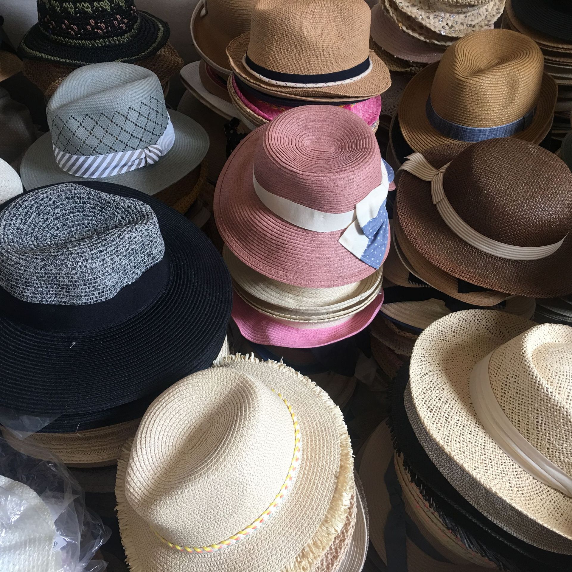 直播带货引流秒杀礼品赠品货源摆地摊专用杂款帽子库存遮阳帽草帽