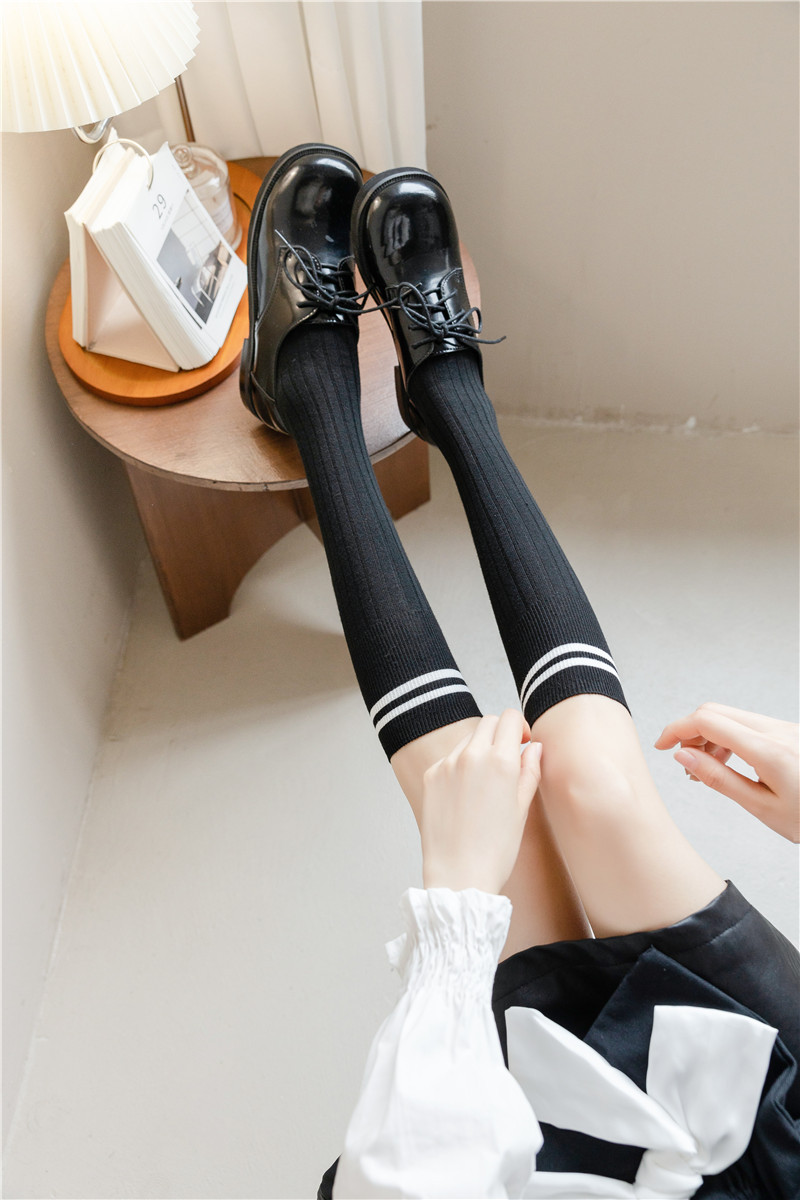 黑白灰纯色二杠小腿袜春秋外穿条纹及膝袜ins潮日系女运动长筒袜