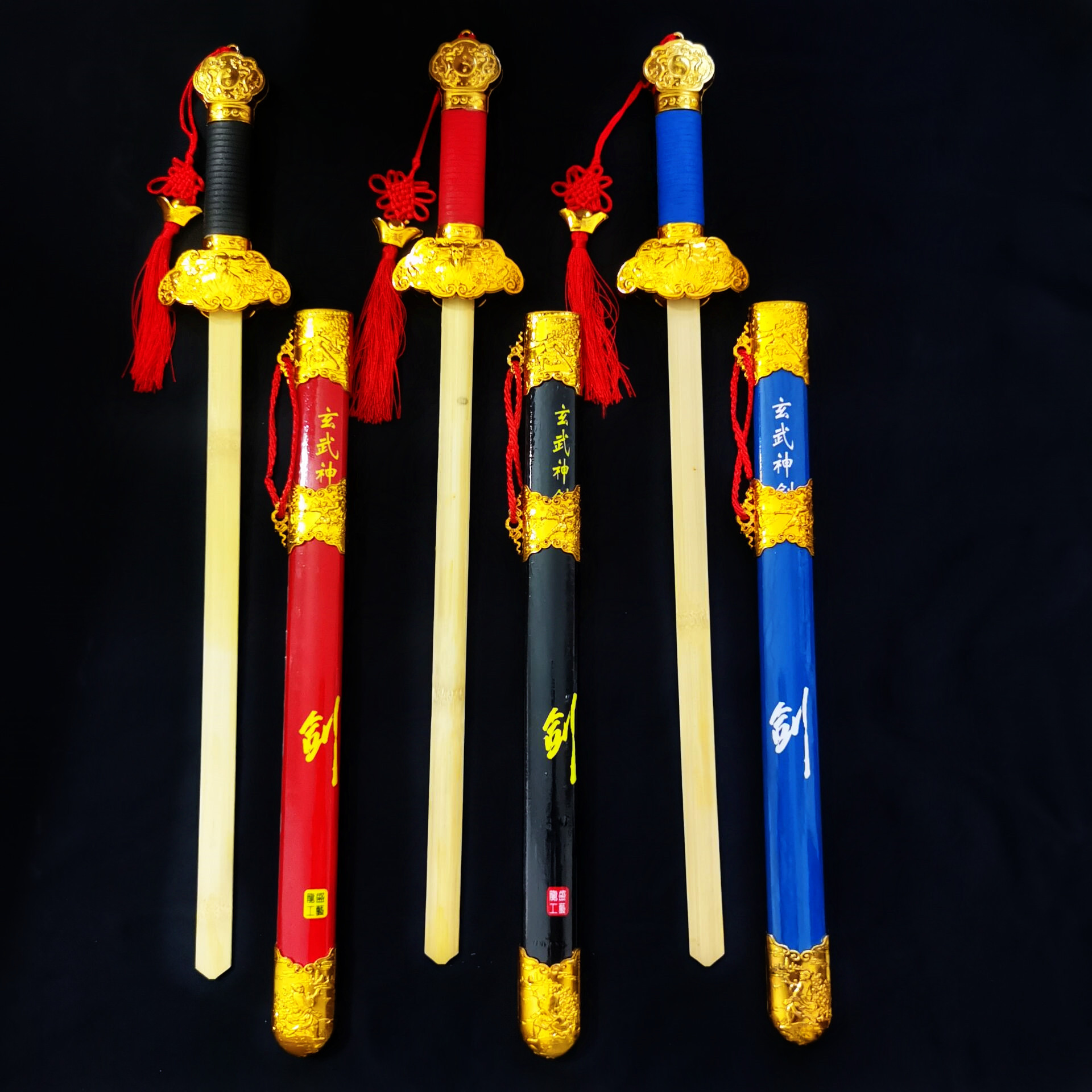 玄武神剑,青龙剑,龙王剑,天下第一剑,关公刀(木),大号水晶兵器,魔刀千