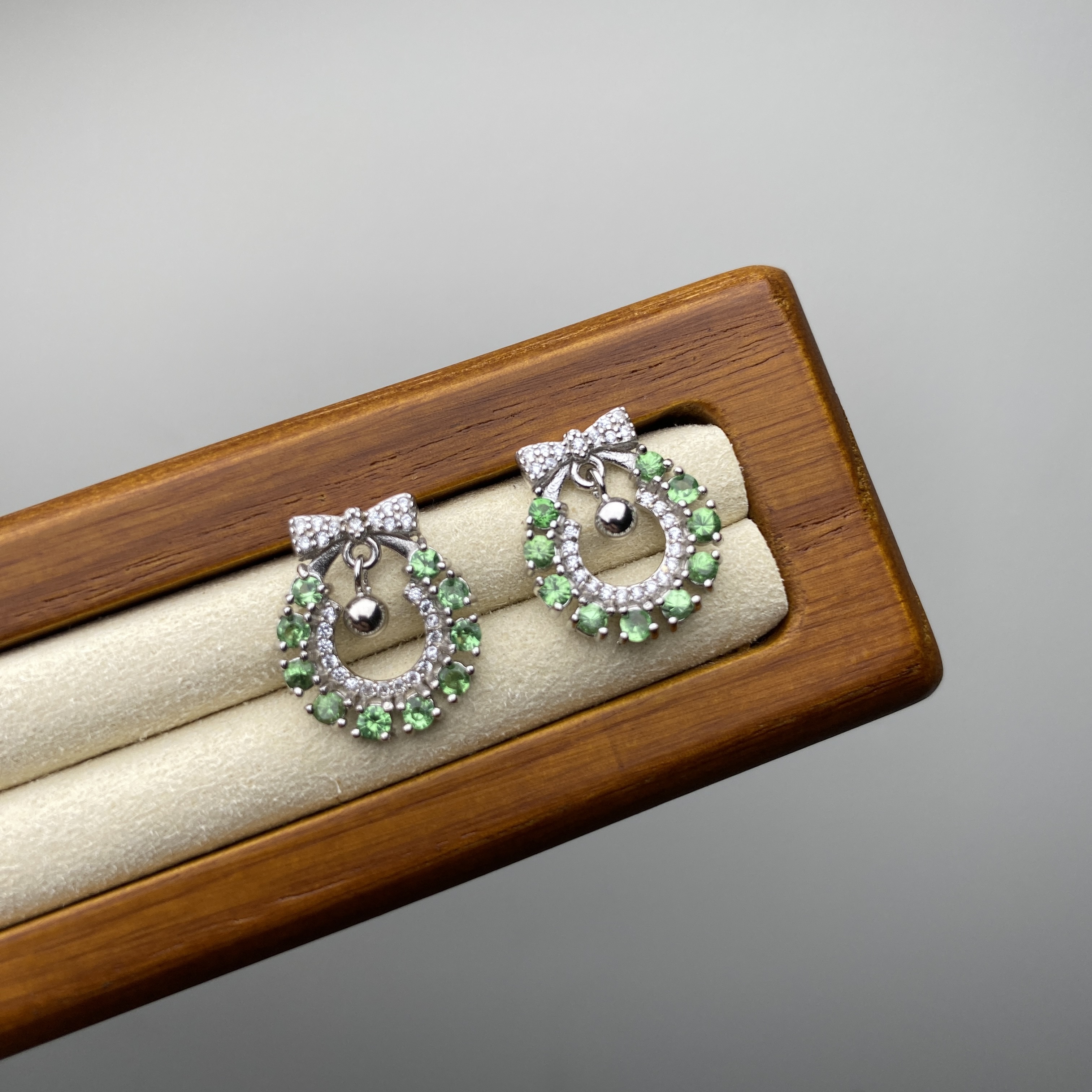 天然彩宝沙弗莱耳钉蝴蝶结圆环造型s925银镶嵌首饰礼物-阿里巴巴