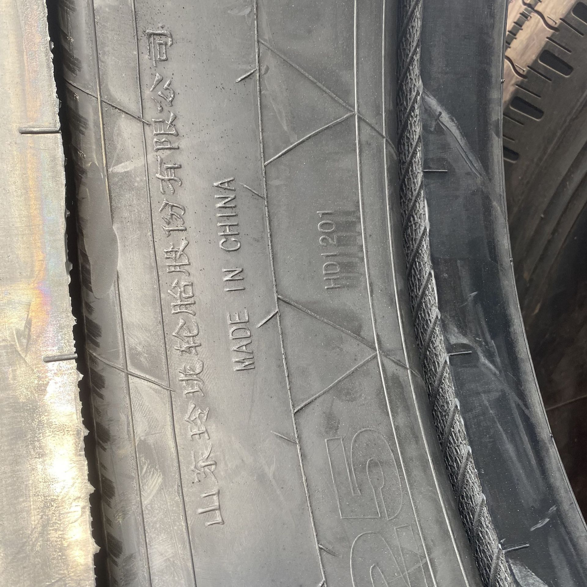 1400r25 1600r25 1300-25 23.5-25工程胎宽体自卸车 三包玲珑轮胎