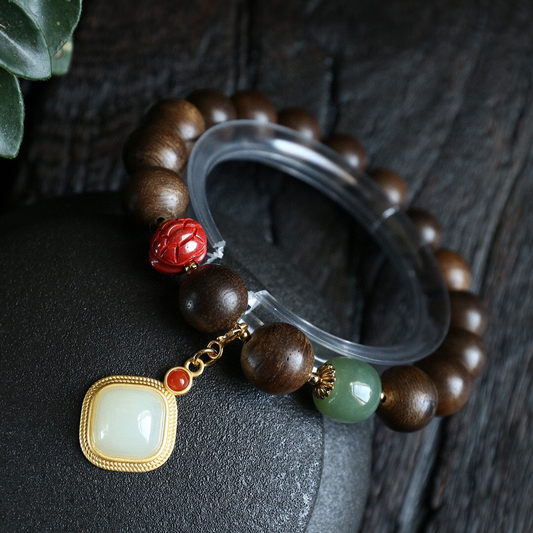 沁洛天然沉香11mm单圈手串搭配纯银鎏金镶嵌和田玉菱形吊坠手链