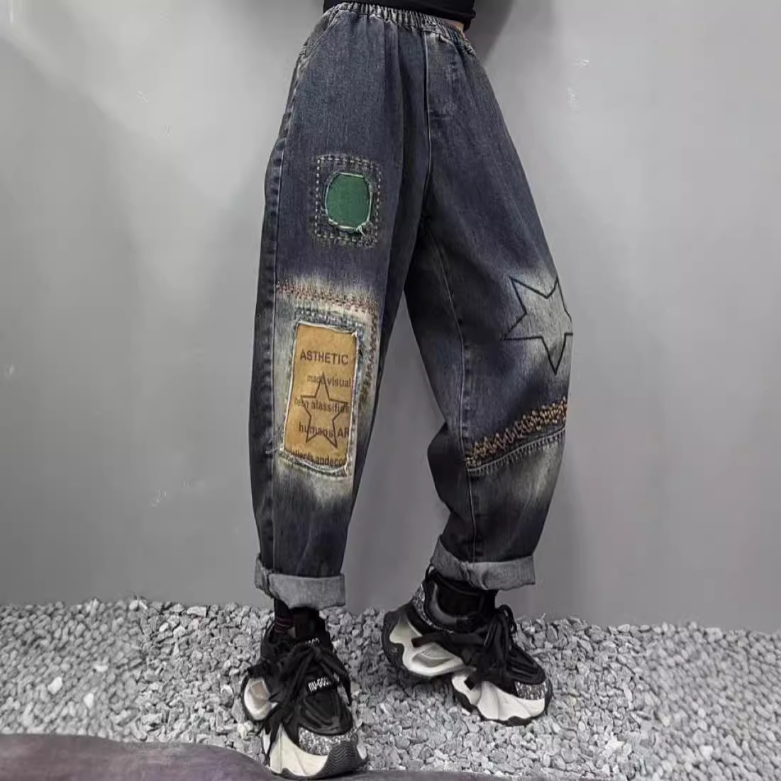 文艺百搭宽松休闲补丁贴布刺绣牛仔裤2024年秋季新品时尚哈伦裤子