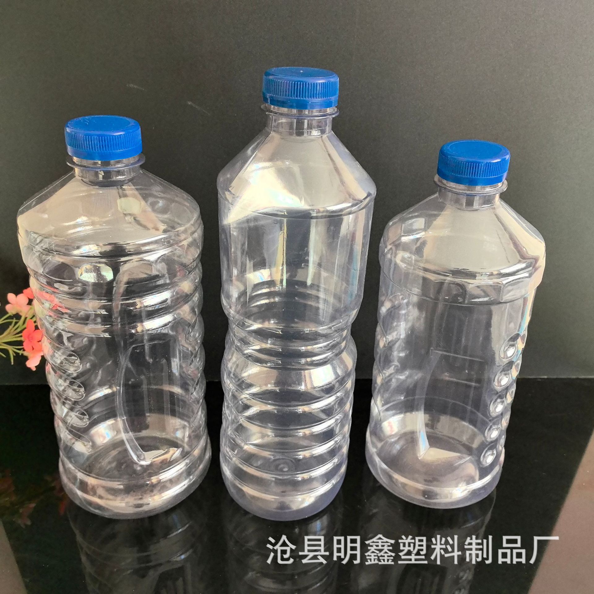 汽车冬季圆玻璃水瓶 玻璃清洗剂透明pet汽车玻璃塑料瓶1.