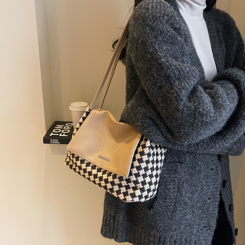 Fashionable New Simple Texture Shoulder Bag New Plaid Underarm Bag Elegant All-Match Portable Tote Bag in Stock