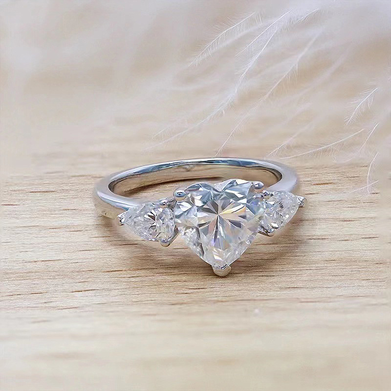 辉之翼珠宝 2023新款s925银心形气质高级感8*8高碳钻精工满钻戒指